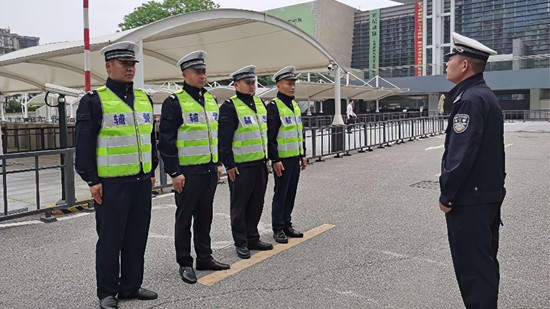 警保聯動 疏導交通 共筑“五一”順暢